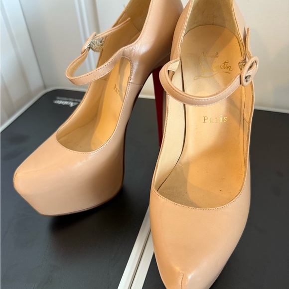 Christian Louboutin nude platform mary jane pumps - Picture 4 of 8